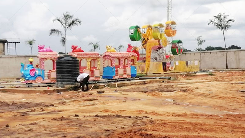 Elephant train installation in the Dream World park