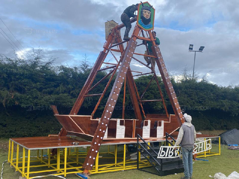 Pirate ship rides installation in Ecuador
